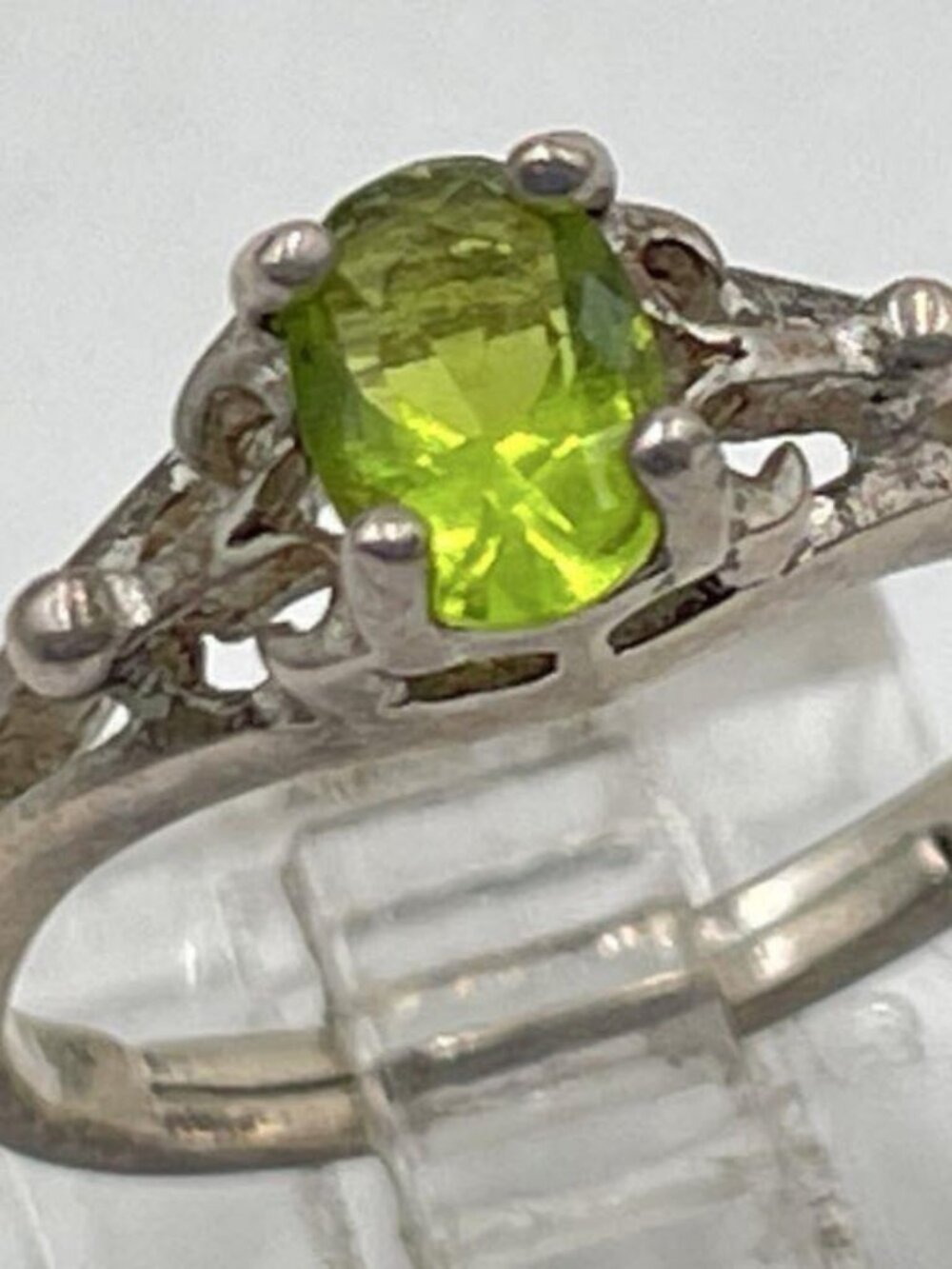 Sterling Silver 925 Peridot Filigree Solitaire Ring Size 4 1.57g